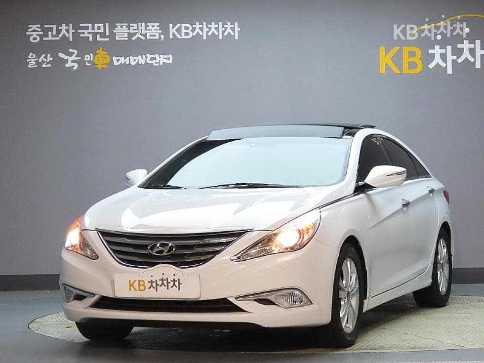Hyundai YFSonata LPI Premiere(Disabled-accessible) - Image 1