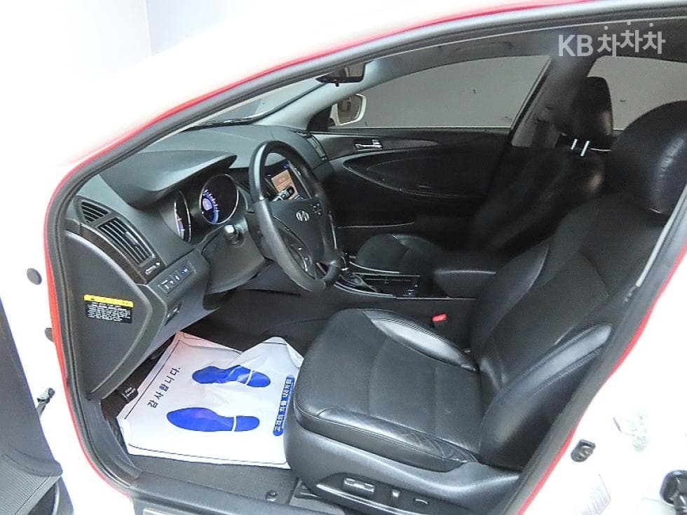 Hyundai YFSonataLPI Premiere - 10