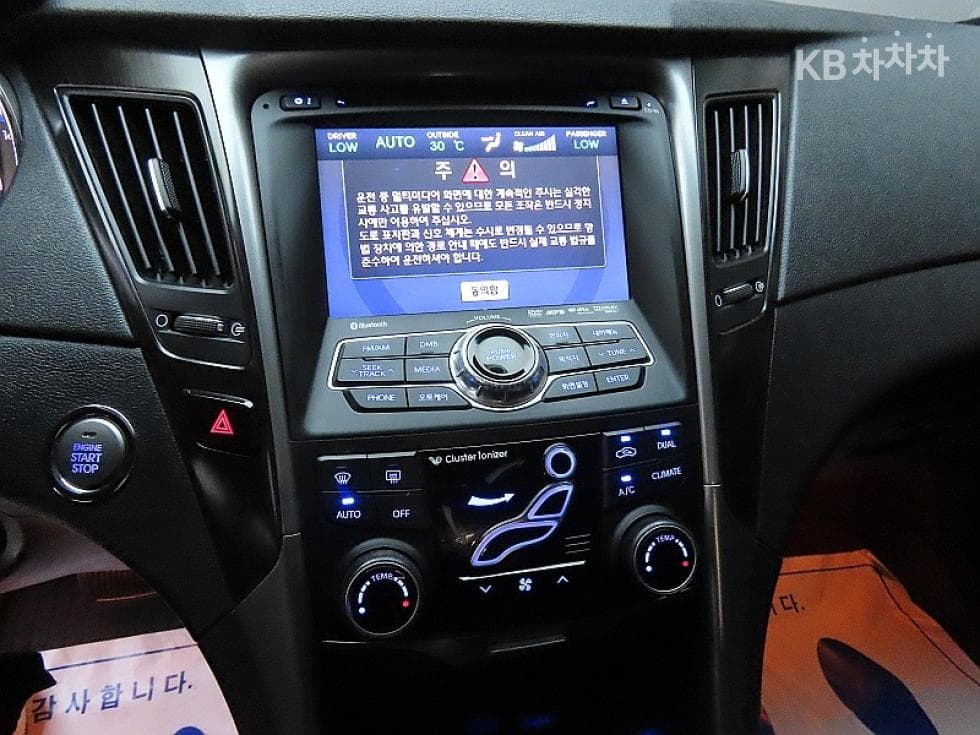 Hyundai YFSonataLPI Premiere - 16