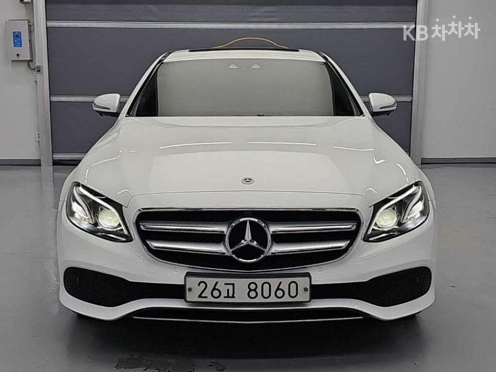 Mercedes-Benz E-Клас (W213)E300 4Matic Avantgarde - 2