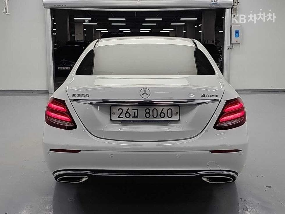 Mercedes-Benz E-Клас (W213)E300 4Matic Avantgarde - 3
