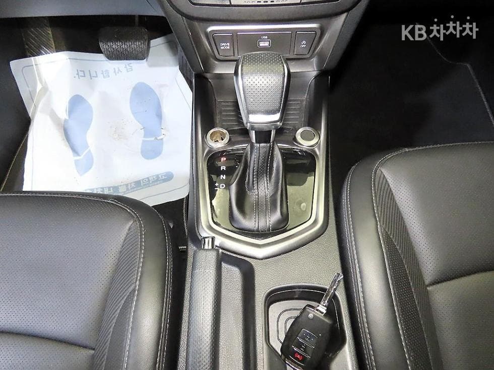 KG Mobility The New (facelift) Tivoli1.5 Turbo Gasoline Direct Injection V7 - 12