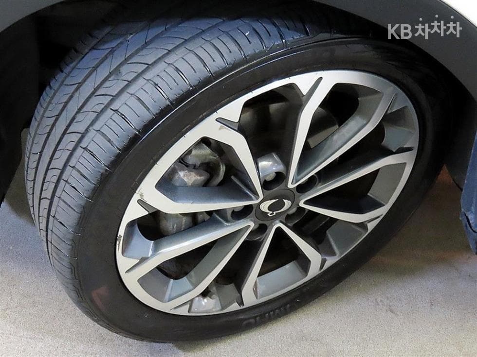 KG Mobility Tivoli 아머1.6 Gasoline 기어 에디션 2WD - 20