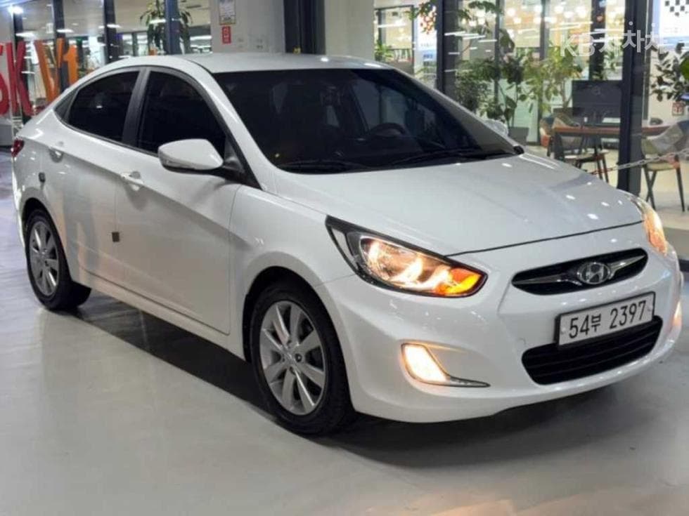 Hyundai Accent(신형)1.6 GDi Top - 2