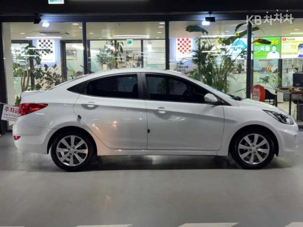 Hyundai Accent(신형)1.6 GDi Top - 3