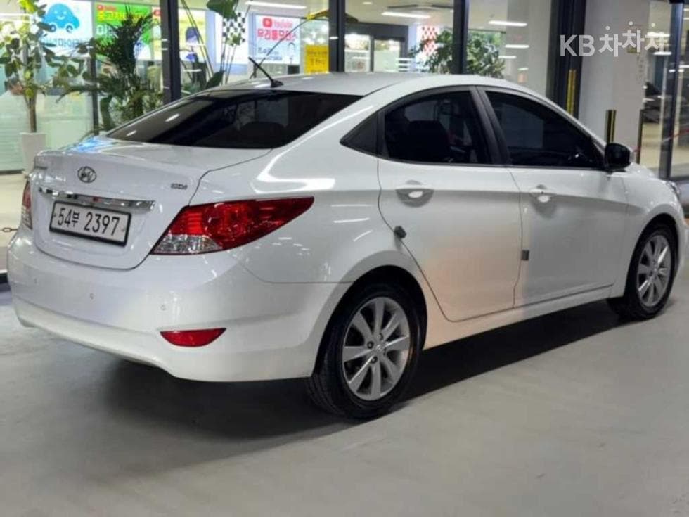 Hyundai Accent(신형)1.6 GDi Top - 4