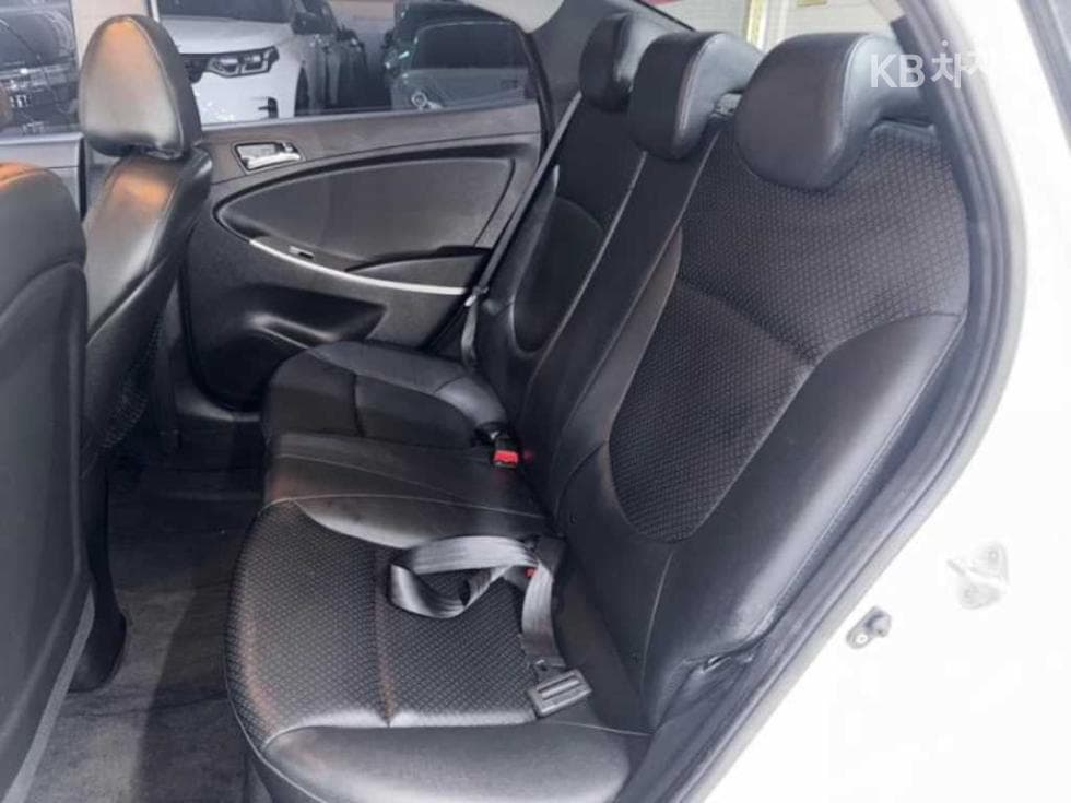 Hyundai Accent(신형)1.6 GDi Top - 7