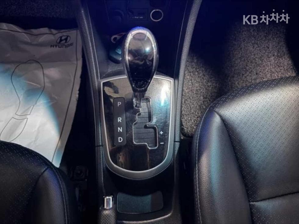 Hyundai Accent(신형)1.6 GDi Top - 12
