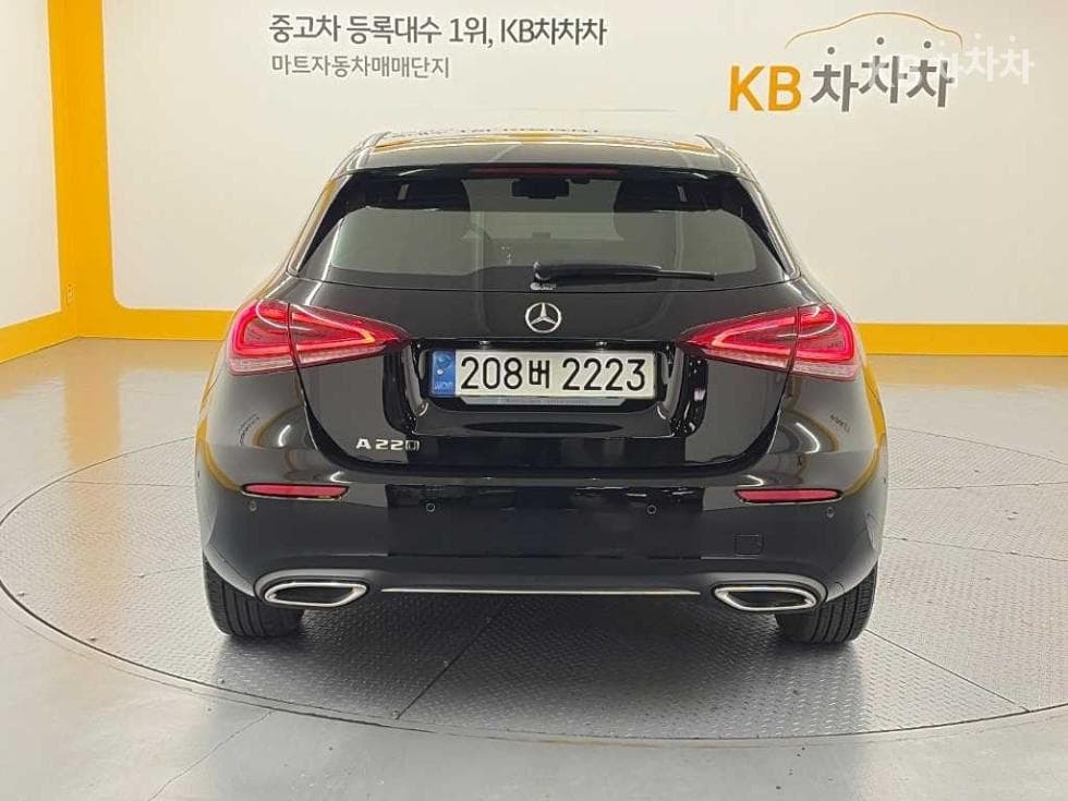 Mercedes-Benz A클래스(W177)A220 Sedan - - 3