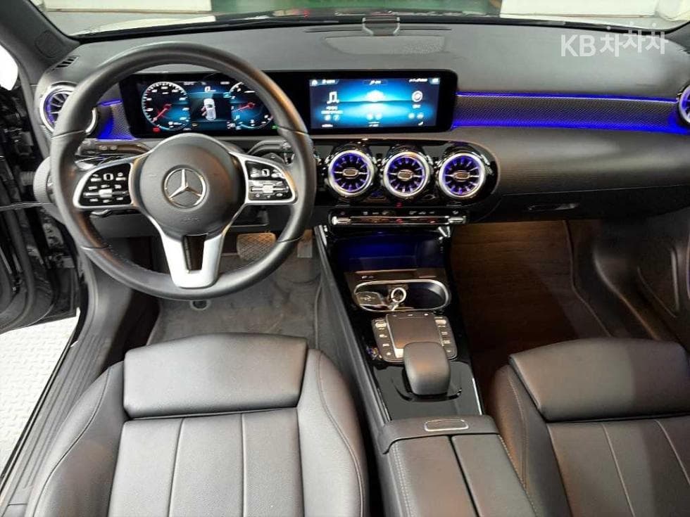 Mercedes-Benz A클래스(W177)A220 Sedan - - 7