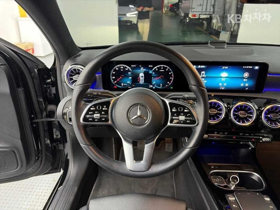 Mercedes-Benz A클래스(W177)A220 Sedan - - 9