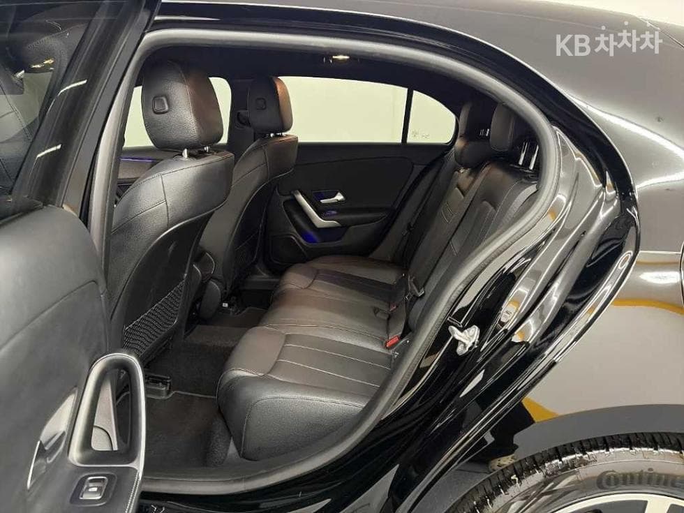 Mercedes-Benz A클래스(W177)A220 Sedan - - 12
