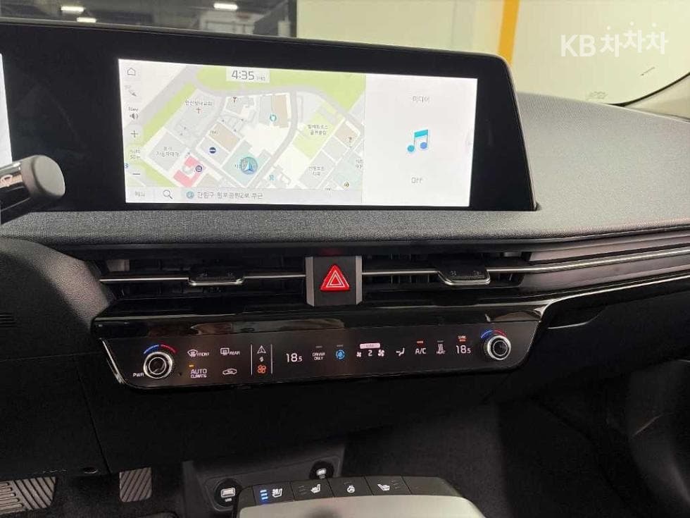 Киа The New (фейслифт) EV6롱 레Местен지 2WD Базов - 10