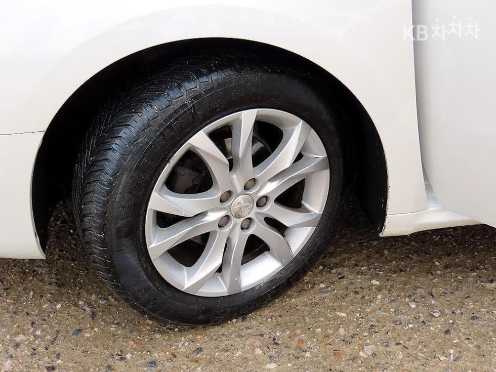 Peugeot 5081.6 럭스 - 19