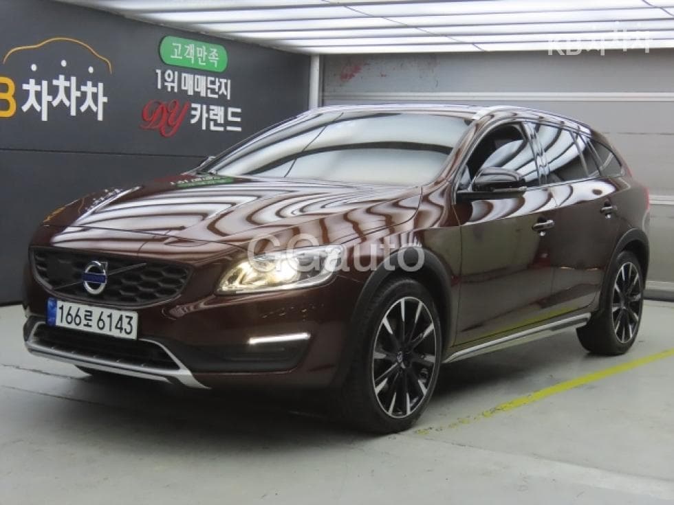 Volvo V60 CC T5 - Image 1