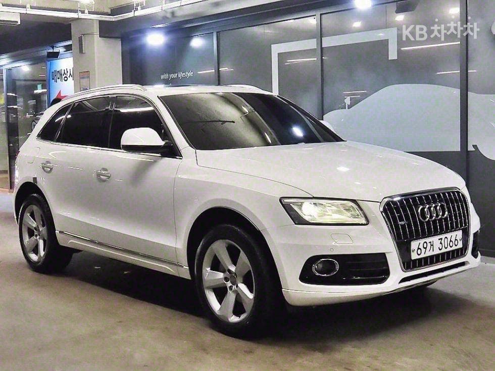 Audi Q5 35 Turbo Diesel Injection 콰트로 Dynamic 8R - Image 1