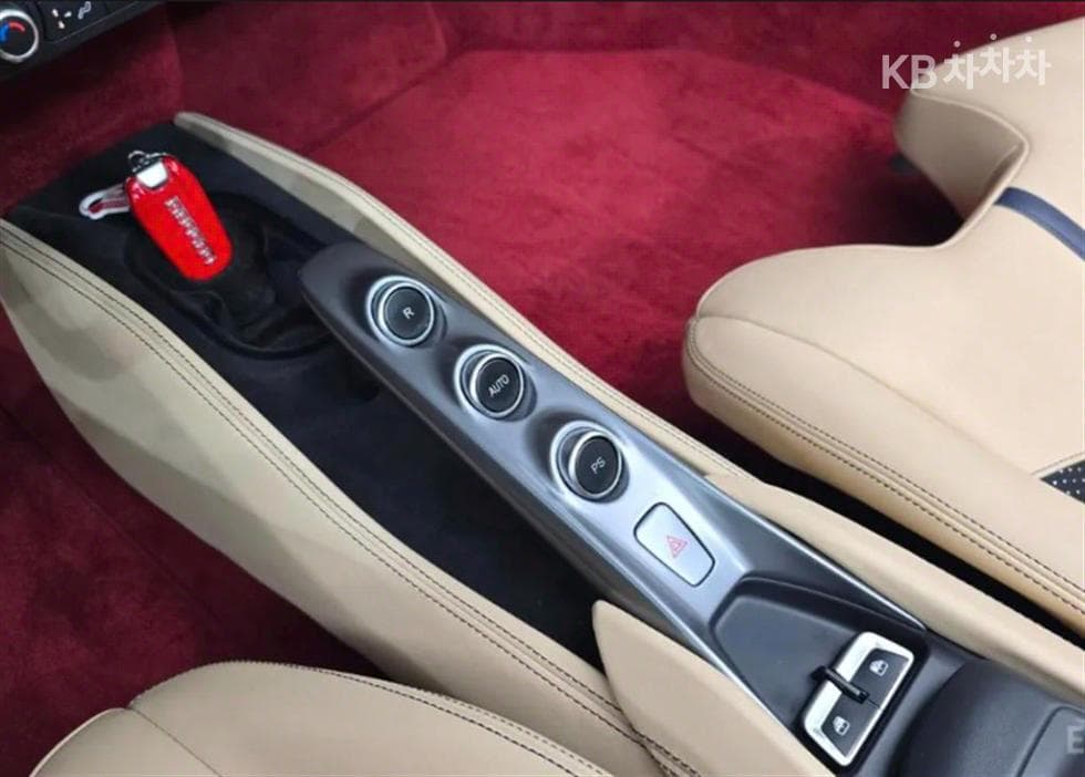 페라리 F8Spider 3.9 V8 - 9