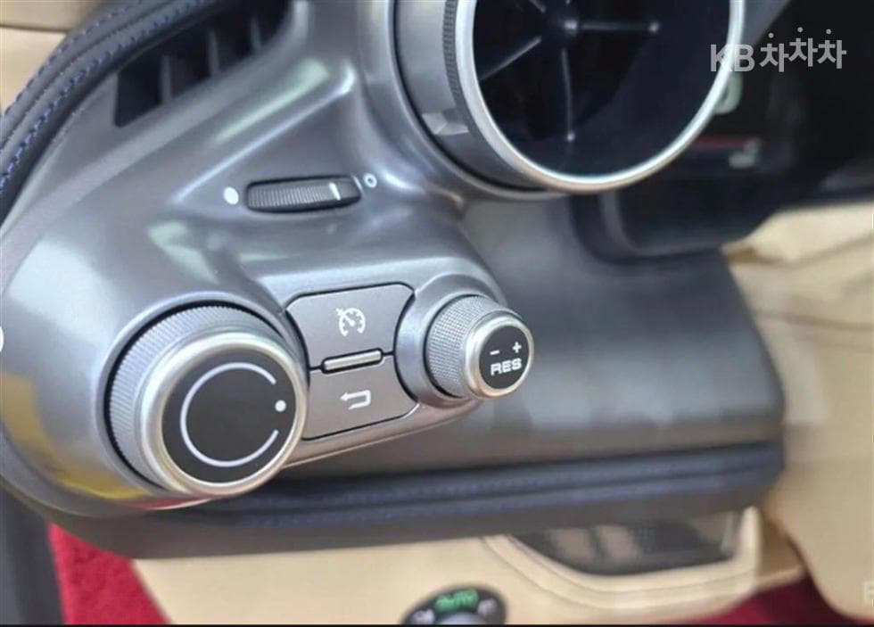 페라리 F8Spider 3.9 V8 - 18