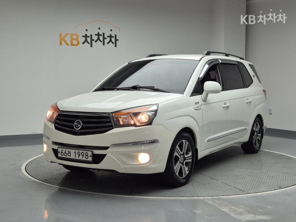 КейДжи Мобилити 코란도 투리스모 4x4 GT 9-местен - Image 1