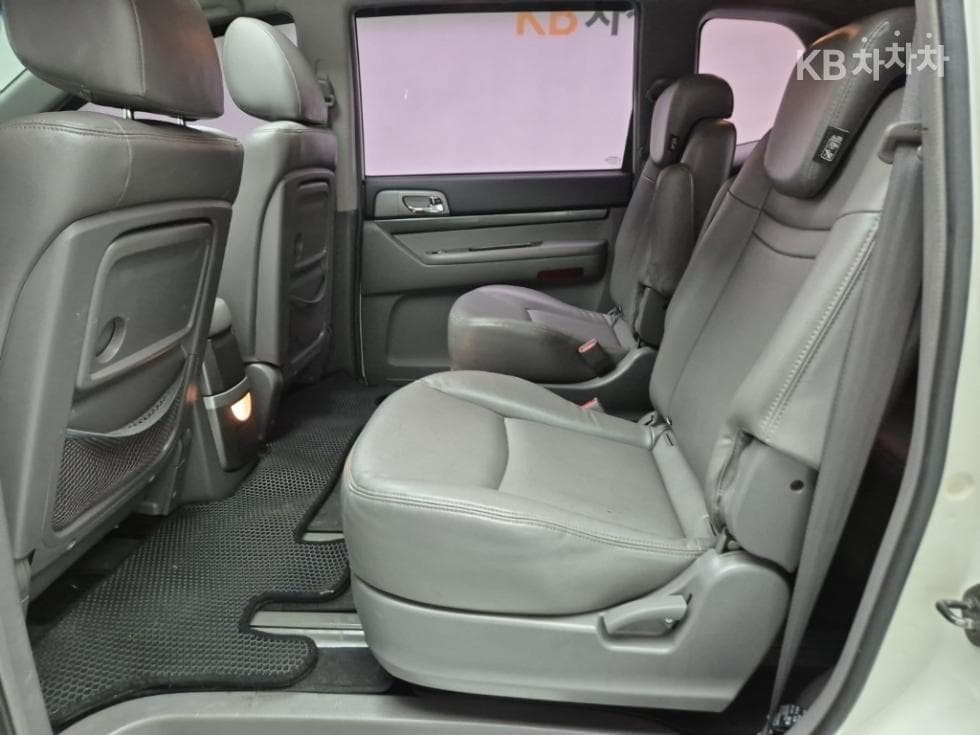 КейДжи Мобилити 코란도 투리스모4x4 GT 9-местен - 12