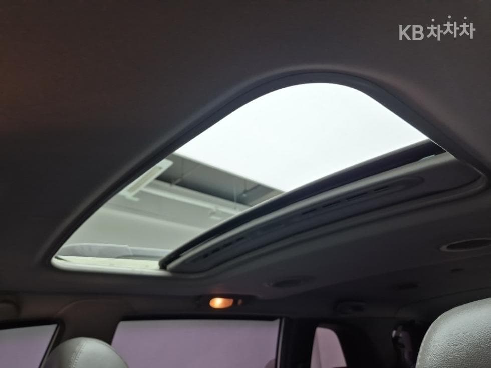 КейДжи Мобилити 코란도 투리스모4x4 GT 9-местен - 13