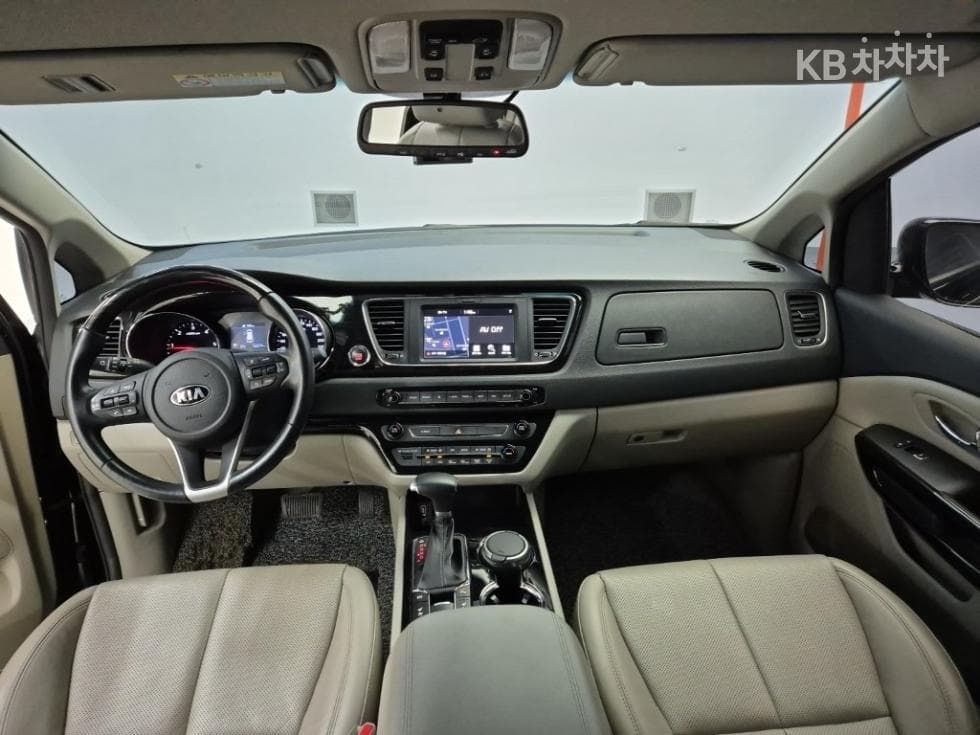 (29S8400)Kia The New Carnival 7 Passenger 2.2 Diesel Limousine President - 7