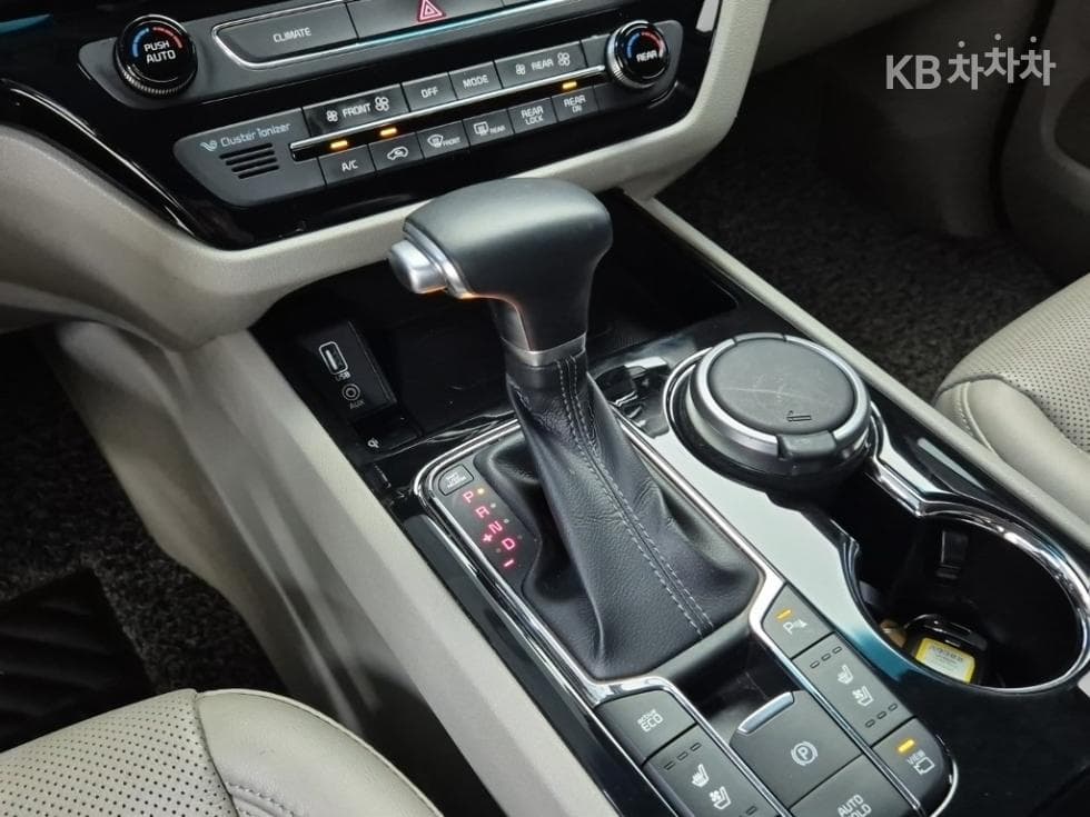 (29S8400)Kia The New Carnival 7 Passenger 2.2 Diesel Limousine President - 8