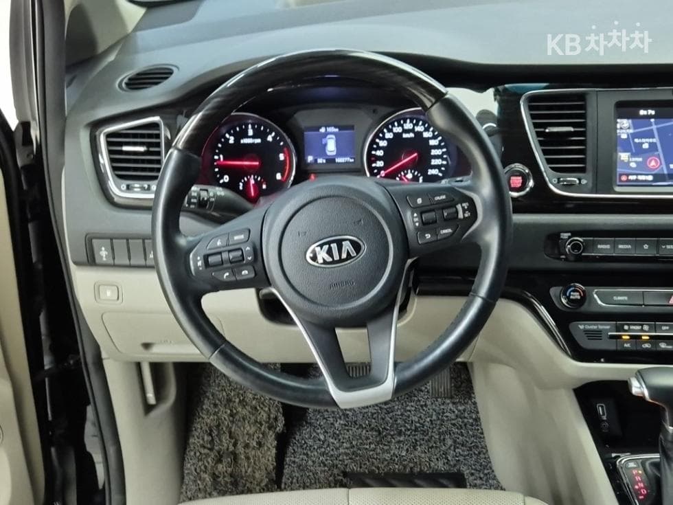 (29S8400)Kia The New Carnival 7 Passenger 2.2 Diesel Limousine President - 9