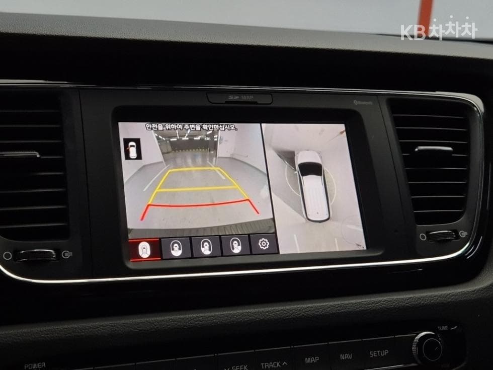 (29S8400)Kia The New Carnival 7 Passenger 2.2 Diesel Limousine President - 14