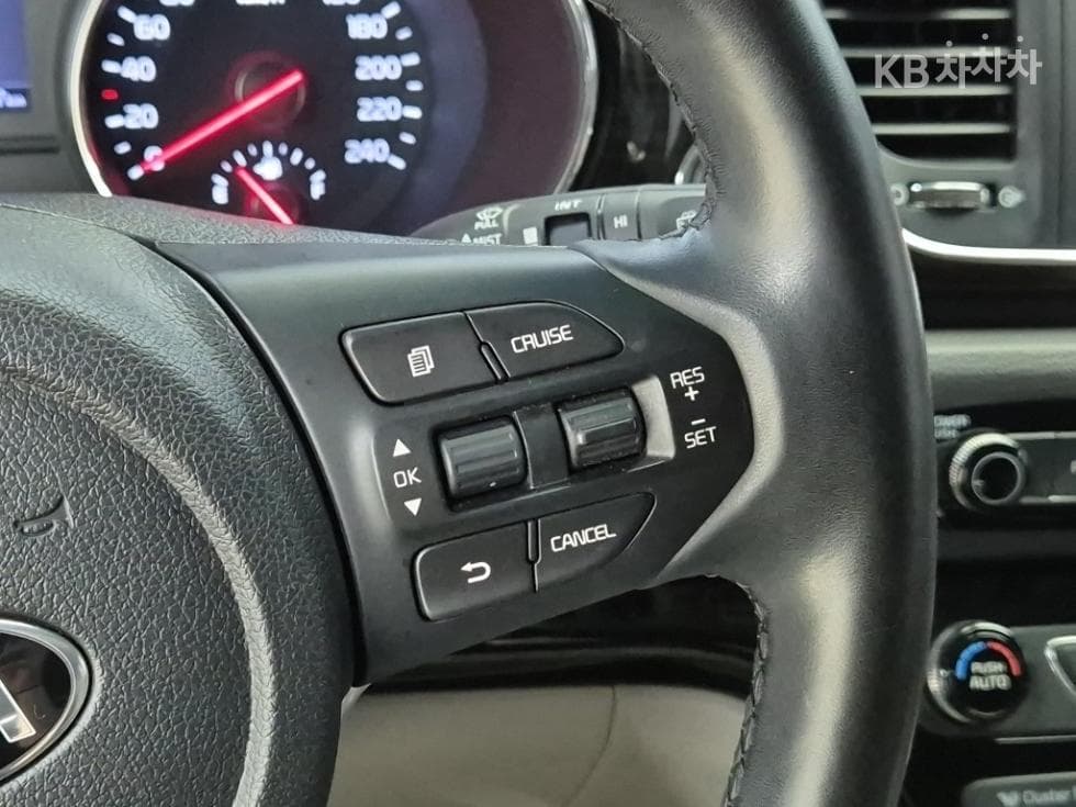 (29S8400)Kia The New Carnival 7 Passenger 2.2 Diesel Limousine President - 15