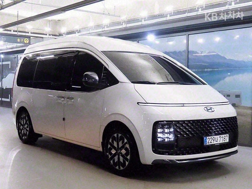 Хюндай Staria Lounge 2.2 Lounge 7 Inspiration - Image 1