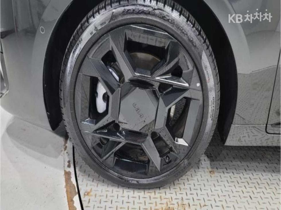 Киа The New (фейслифт) K83.5 Бензин AWD 시그니쳐 블랙 - 8