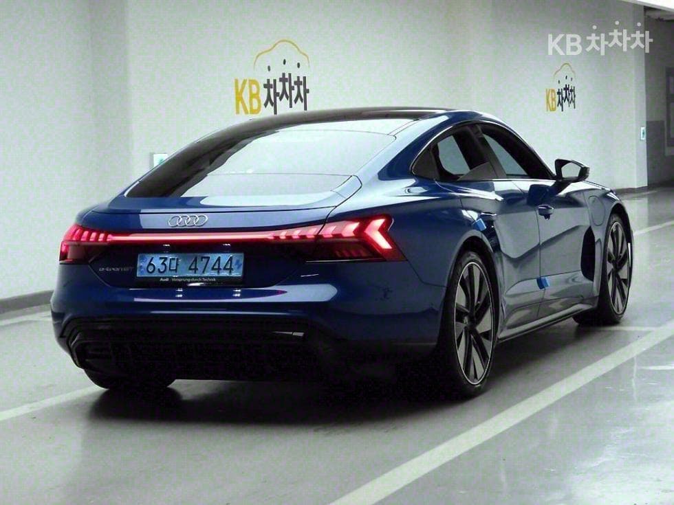아우디 e-tron GT Quattro Premium. - Image 4