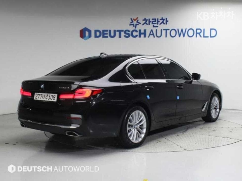BMW All-New 5 Series (G30) 523d Luxury - Image 2