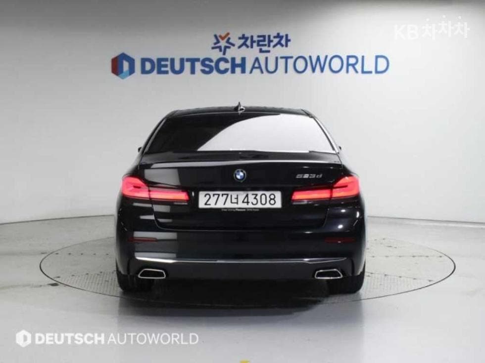BMW All-New 5 Series (G30) 523d Luxury - Image 4