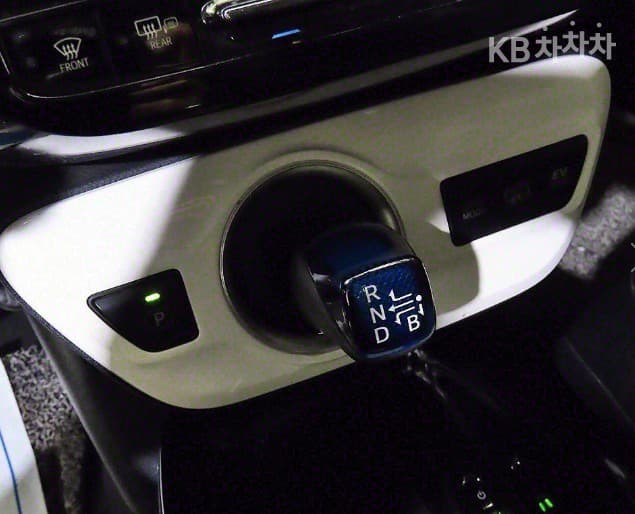 Toyota Prius 프라임1.8 PHEV - 12