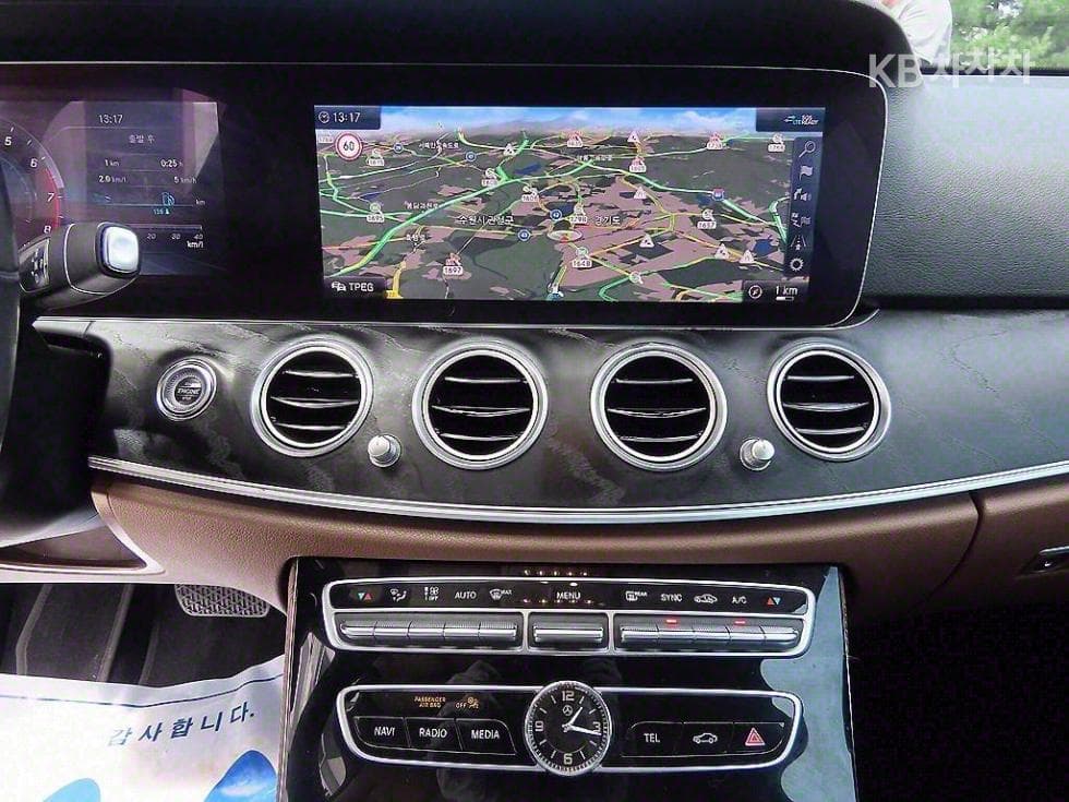 Mercedes-Benz E-Клас (W213)E300 Avantgarde - 13