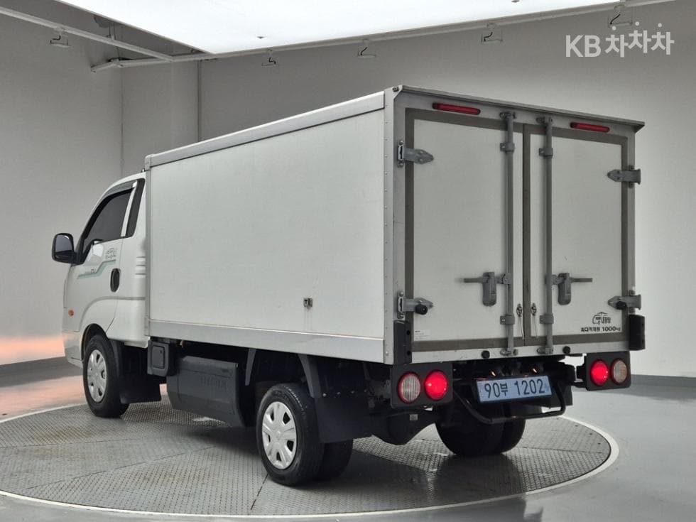 Киа The New (фейслифт) Бонго 3 (лек) EVBox Truck 1 тон 저상형 Королевска кабина Удължено междуосие Стандартен - 2
