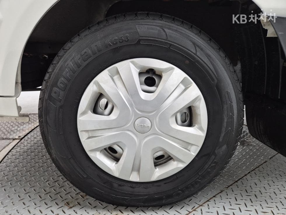 Киа The New (фейслифт) Бонго 3 (лек) EVBox Truck 1 тон 저상형 Королевска кабина Удължено междуосие Стандартен - 17