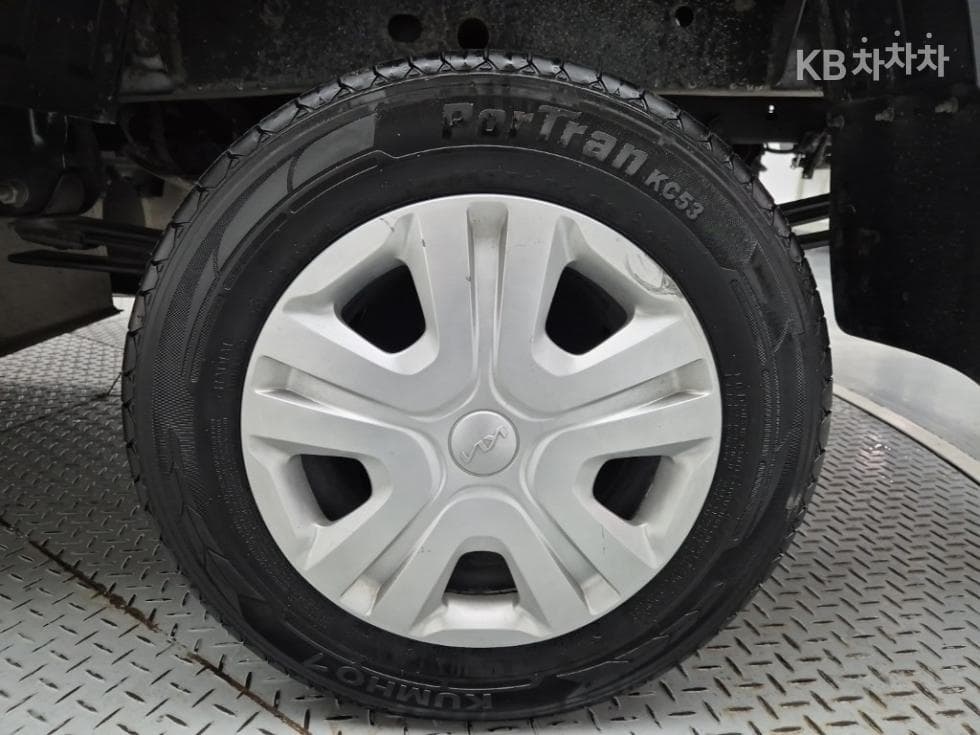 Киа The New (фейслифт) Бонго 3 (лек) EVBox Truck 1 тон 저상형 Королевска кабина Удължено междуосие Стандартен - 18