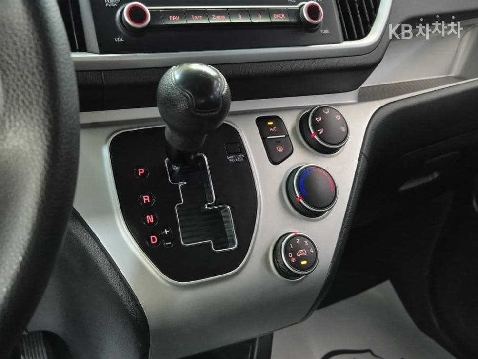 Киа The New (фейслифт) Рей (ван) Ван1.0 Бензин Ван 2-местен Престиж - 8