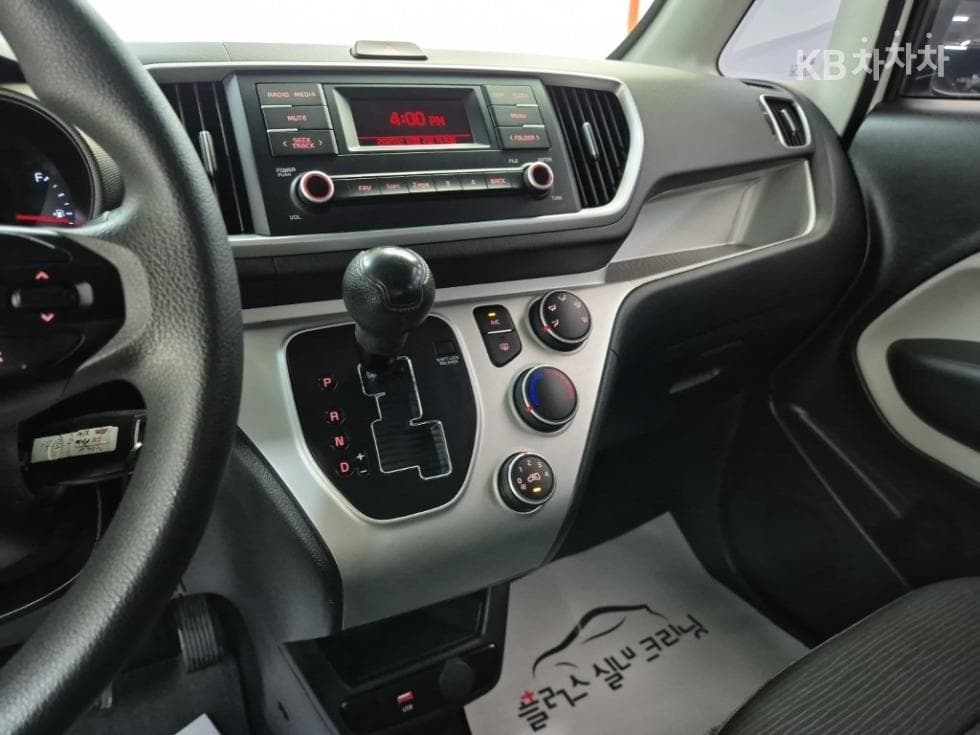 Киа The New (фейслифт) Рей (ван) Ван1.0 Бензин Ван 2-местен Престиж - 10