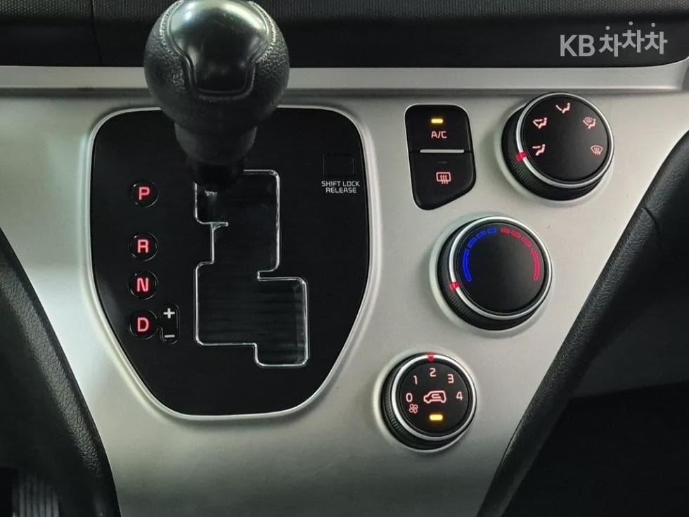 Киа The New (фейслифт) Рей (ван) Ван1.0 Бензин Ван 2-местен Престиж - 13