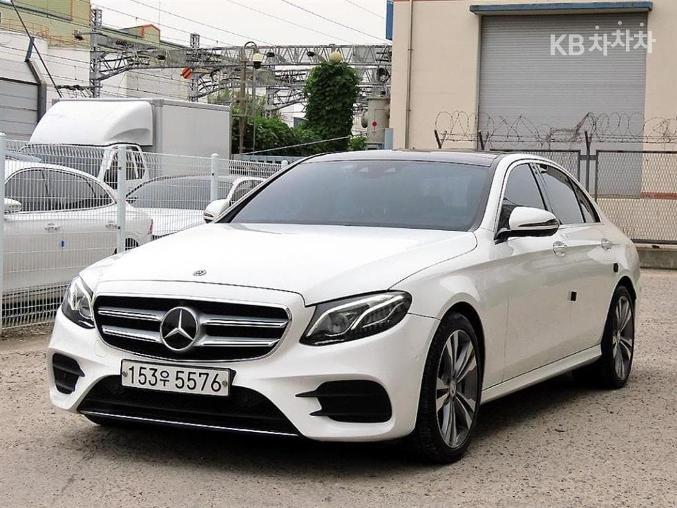Mercedes-Benz E-Клас (W213) E350 4MATIC AMG Line - Image 1