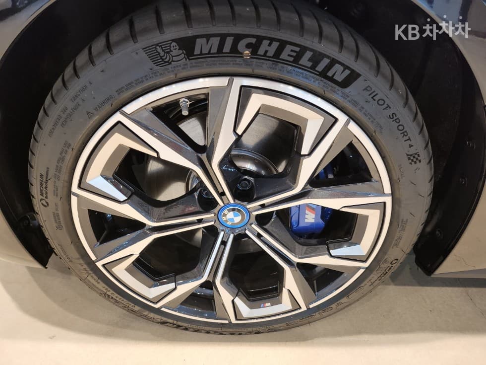 BMW i4eDrive40 M Sport Pro - 23