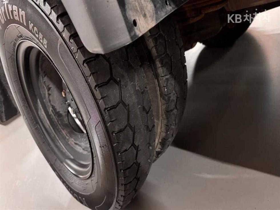 Киа The New (фейслифт) Бонго 3 (лек)1.2Тон 표준캡 Удължено междуосие 2WD GL - 12