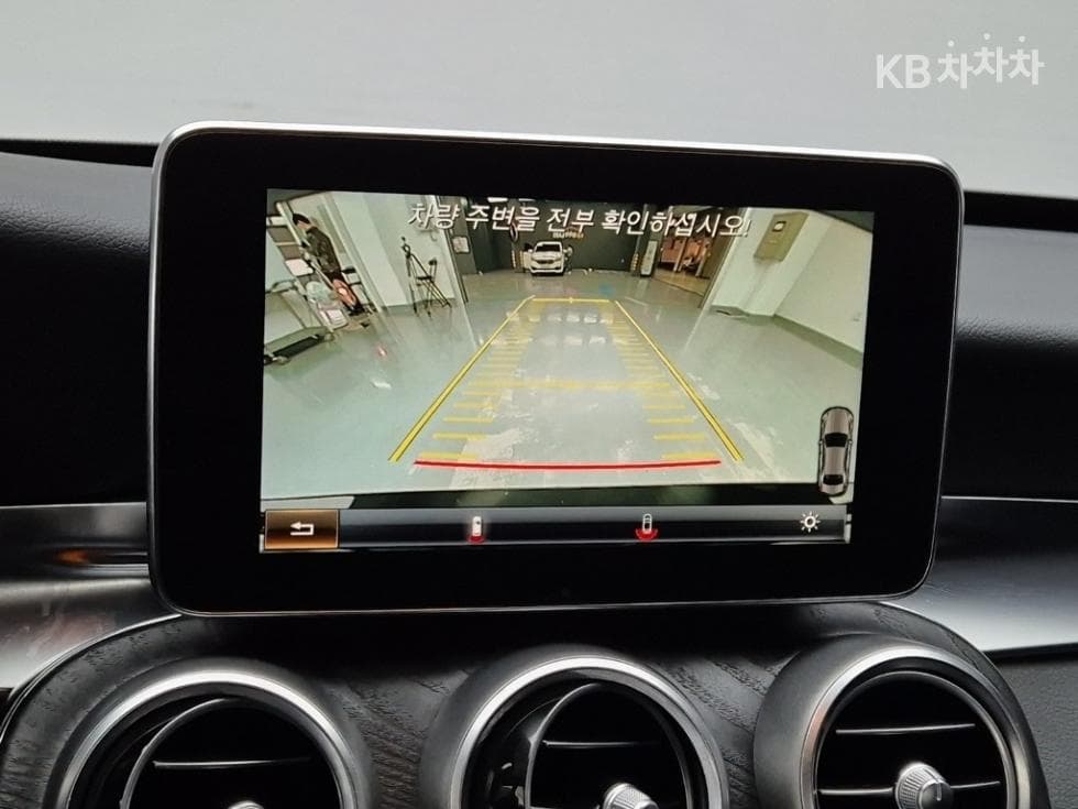 Mercedes-Benz The New (фейслифт) C-КласC200 AMG Line - 15