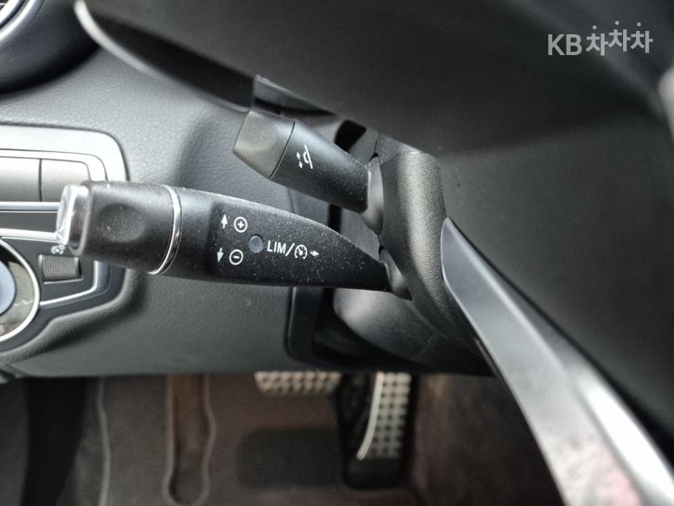 Mercedes-Benz The New (фейслифт) C-КласC200 AMG Line - 16