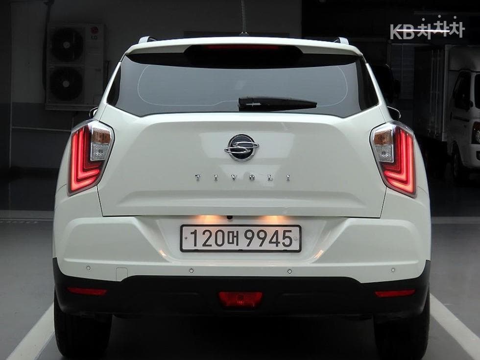 KG Mobility VERY New Tivoli Petrol V3 2WD Base - Image 3