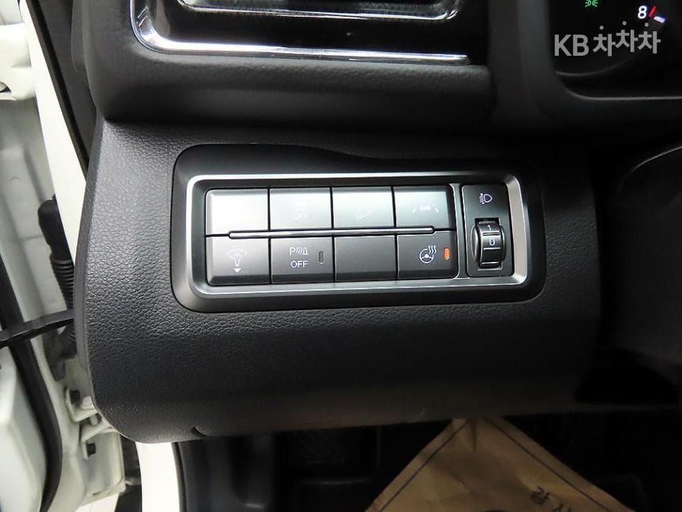 (120mer9945)KGMobility VERY New Tivoli Gasoline V3 2WD Basic - 12